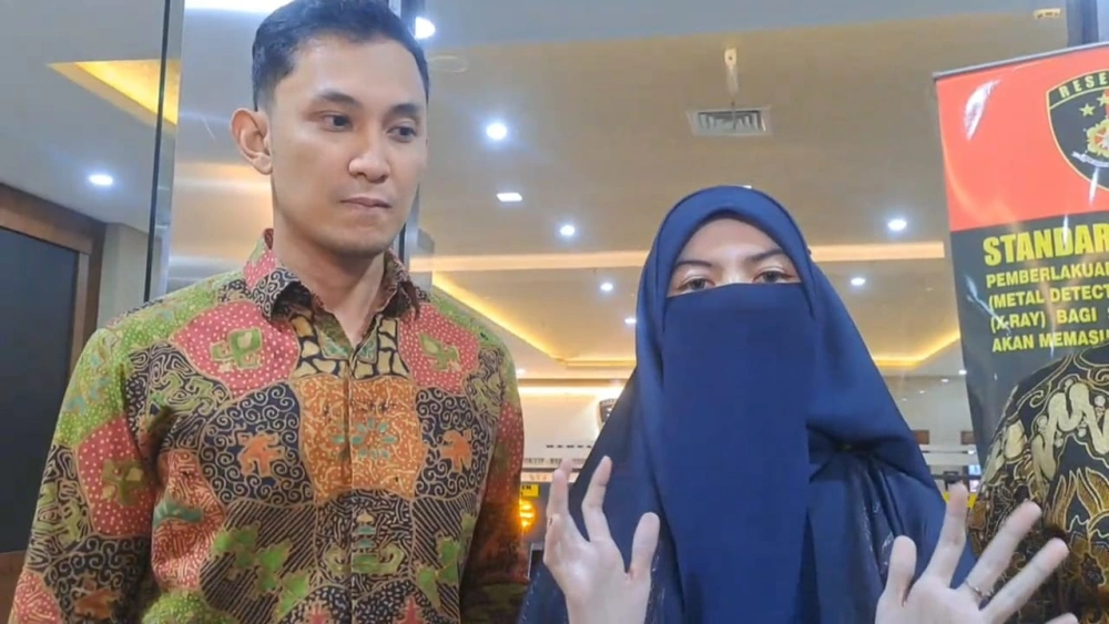 Wardatina Mawa sudah yakin bercerai dengan Insanul Fahmi. [Indopop/Raka]