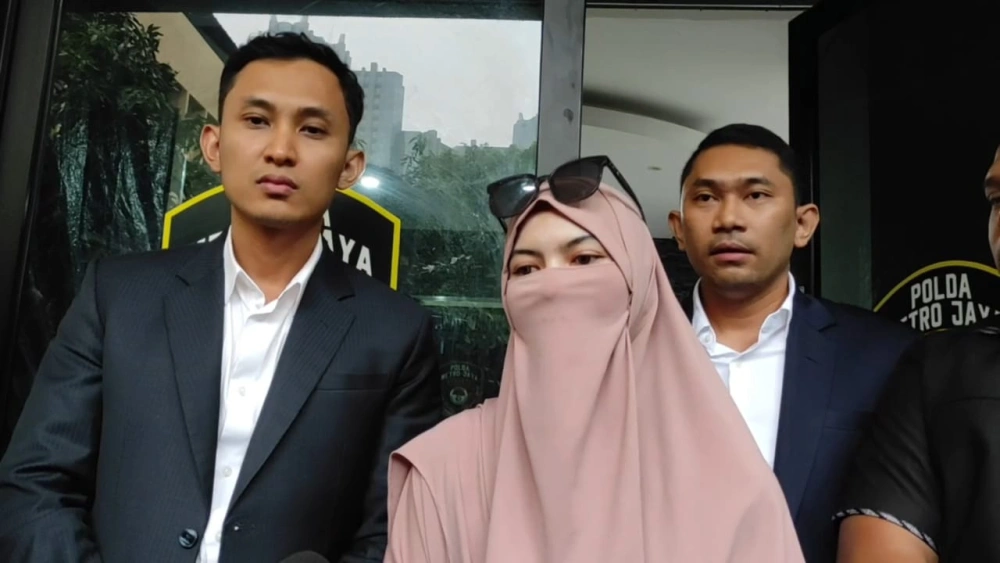 Wardatina Mawa Saat Hadir Di Polda Metro Jaya [Ftnews]