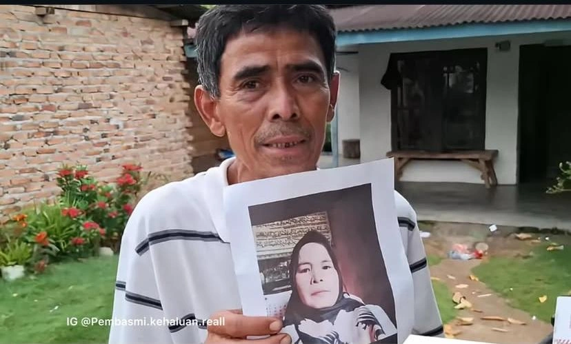 Warga Cari Istri Yang Hilang Terseret Galado Tiktok