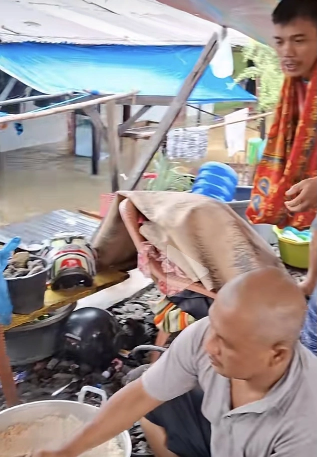 Warga Medan Gotong Royong Masak Untuk Yang Terkena Banjir (Tiktok)