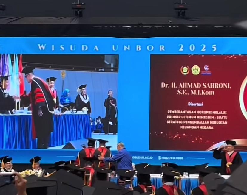 Wisuda S3 Ahmad Sahroni