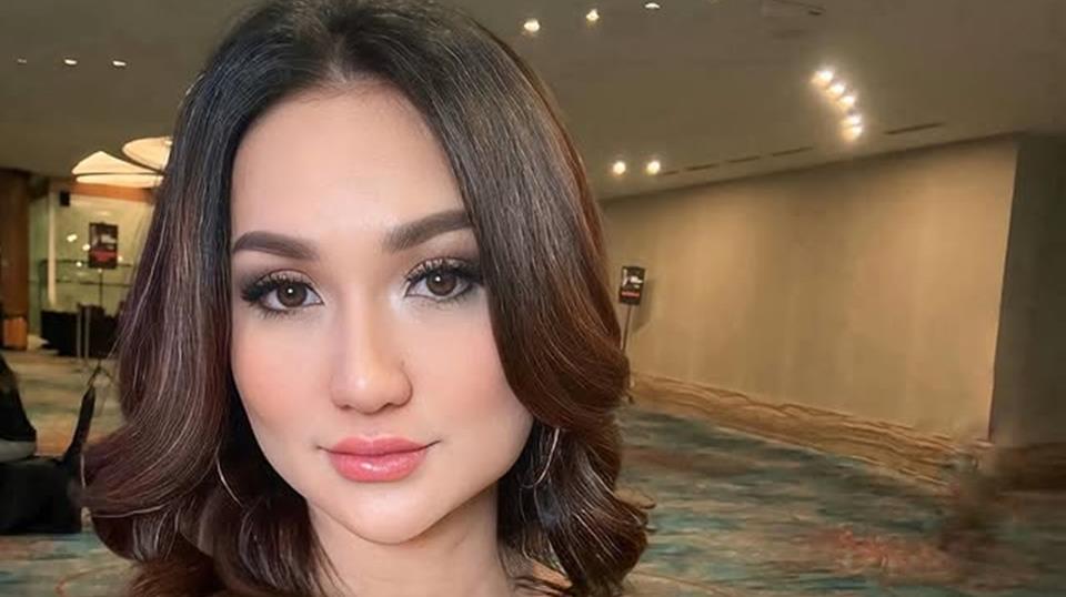 Tengku Dewi Minta Maaf Gegara Sanggulnya Ketinggian Saat Pakai Hijab