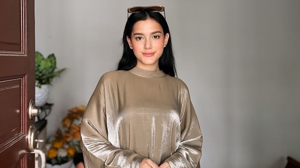 Yasmine Ow Tampil Berhijab saat Hadiri Persidangan Cerai dengan Aditya Zoni