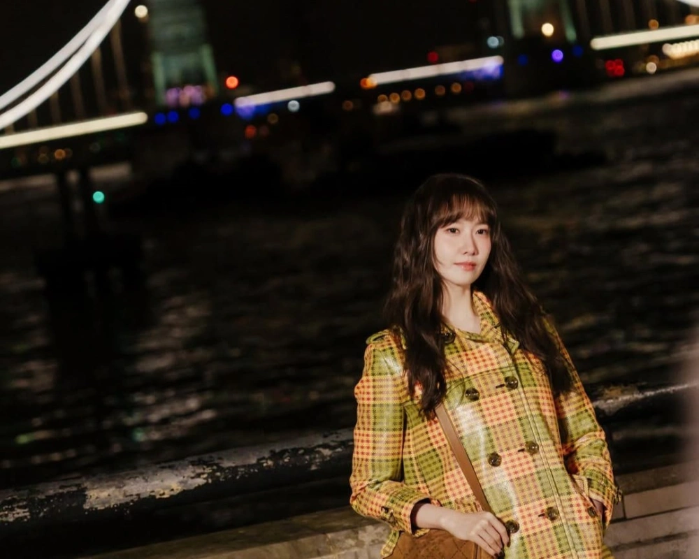 Yoona Snsd Di London Fashion Week 2026 Mengenakan Burberry