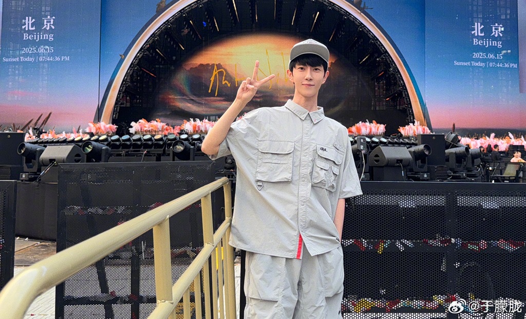 Patungan Rp35 Juta, Fans Yu Menglong Buat Kursi Kenangan untuk Sang Aktor