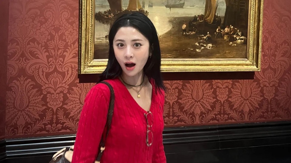 Yunjin LE SSERAFIM Picu Kritik, Diduga Beri Dukungan ke Grup Kontroversial