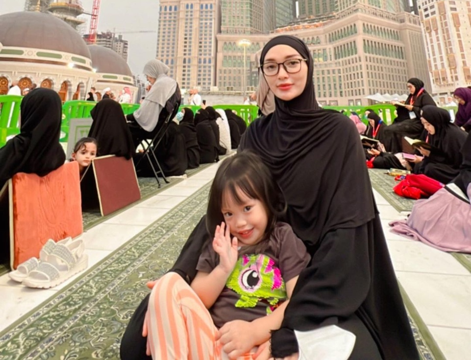 Zaskia Gotik Ogah Gengsi Jualan Baju Karena Belum Dapat Izin Suami Manggung: Capek Dikit