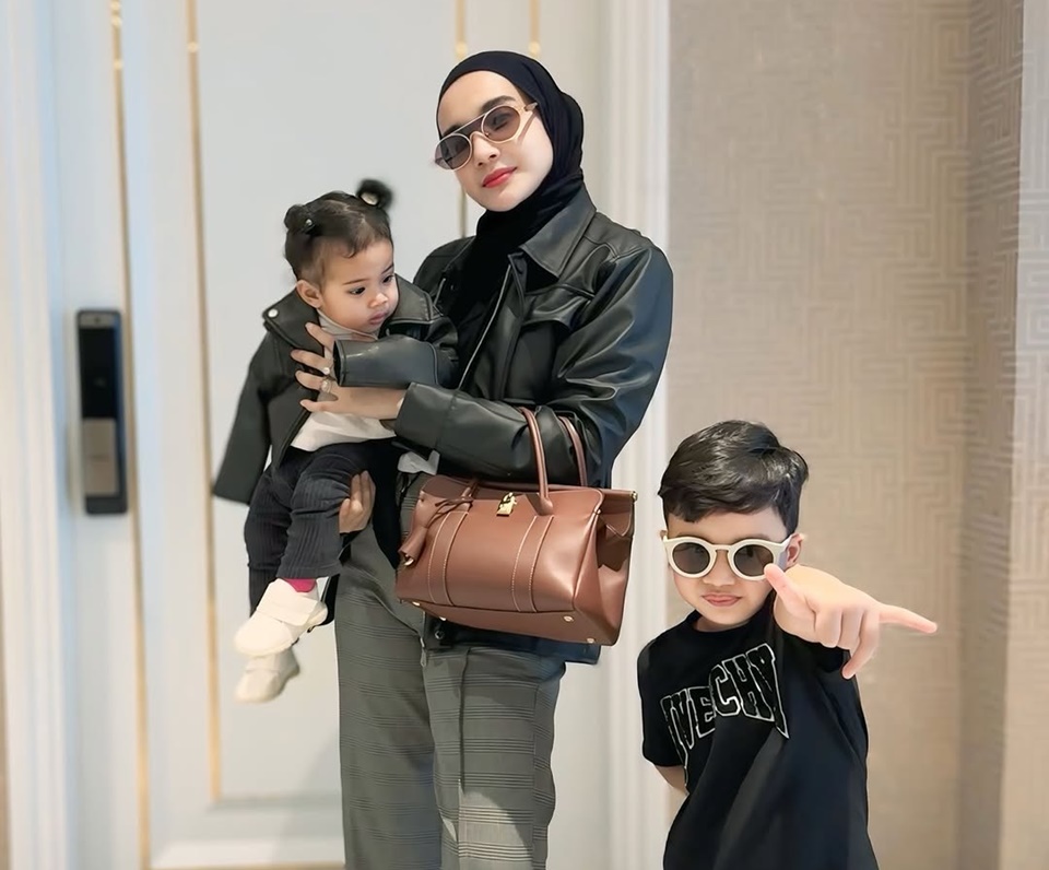 Selebriti Yang Punya Anak Adopsi - Zaskia Sungkar dan Irwansyah [Instagram]