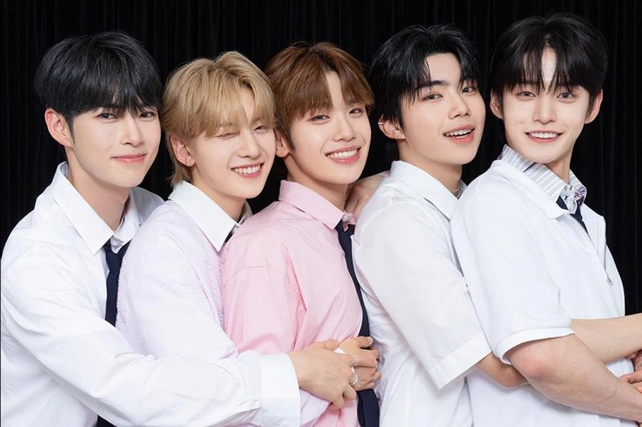 ZEROBASEONE. (WAKEONE)