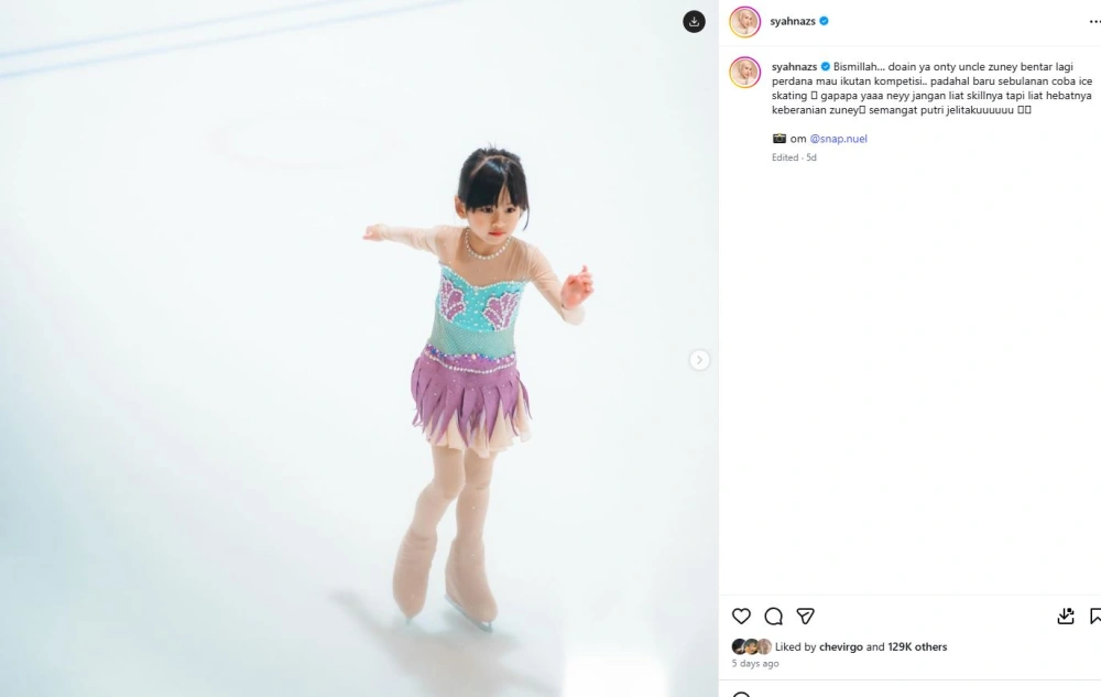 Zunairah Ice Skating [sumber: Instagram Syahnazs]