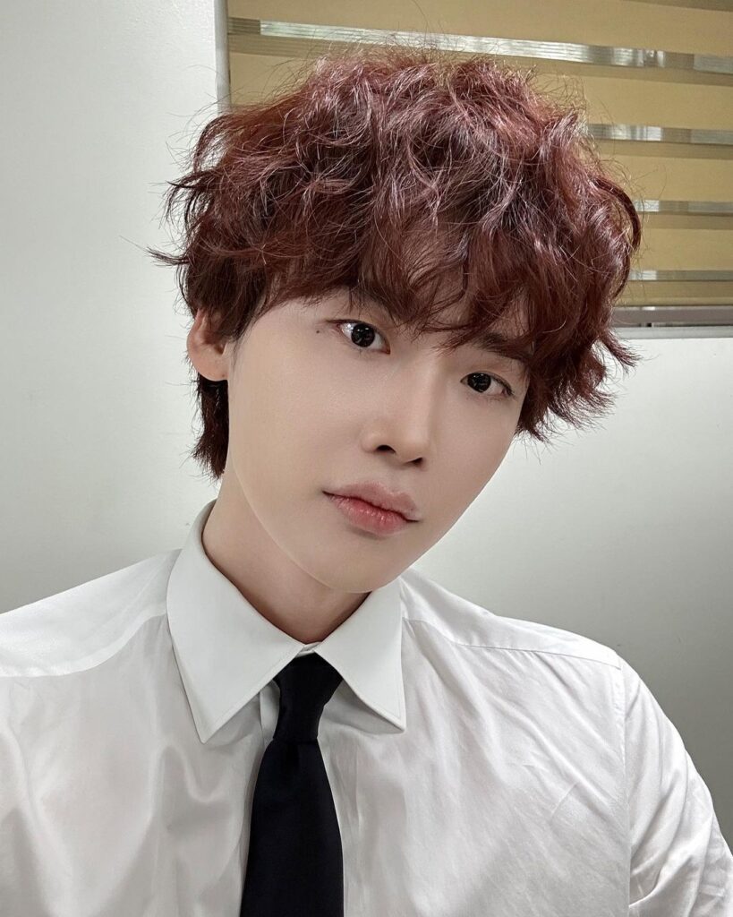Lee Jong Suk. (Instagram/jongsuk0206)
