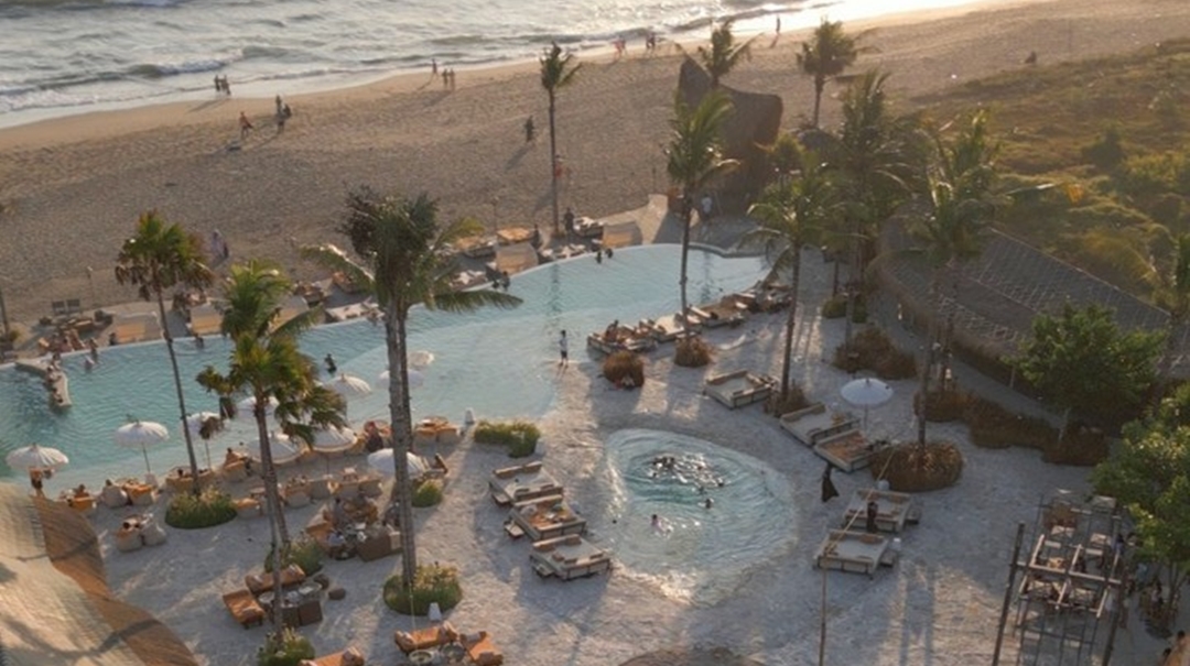 Mari Beach Club [Instagram]