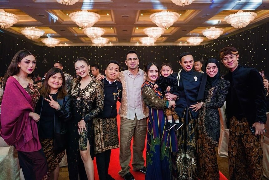 Nagita Slavina bersama artis lain [Instagram]