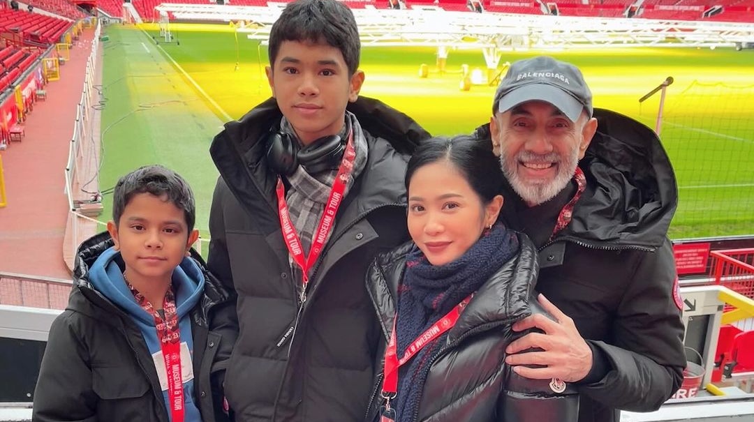 Bunga Zainal dan Keluarga [Instagram]