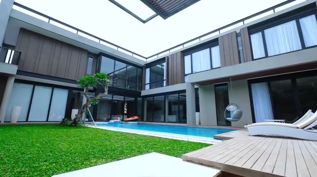 Rumah Mewah Titi Kamal [YouTube]