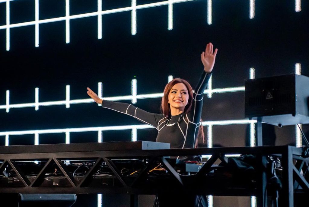 DJ Yasmin di W Superclub (Instagram @@wsuperclub)