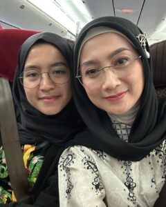 Artis Desy Ratnasari 