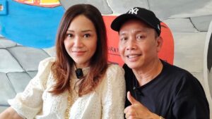 Maia Estianty bersama Ayah Ojak. 
