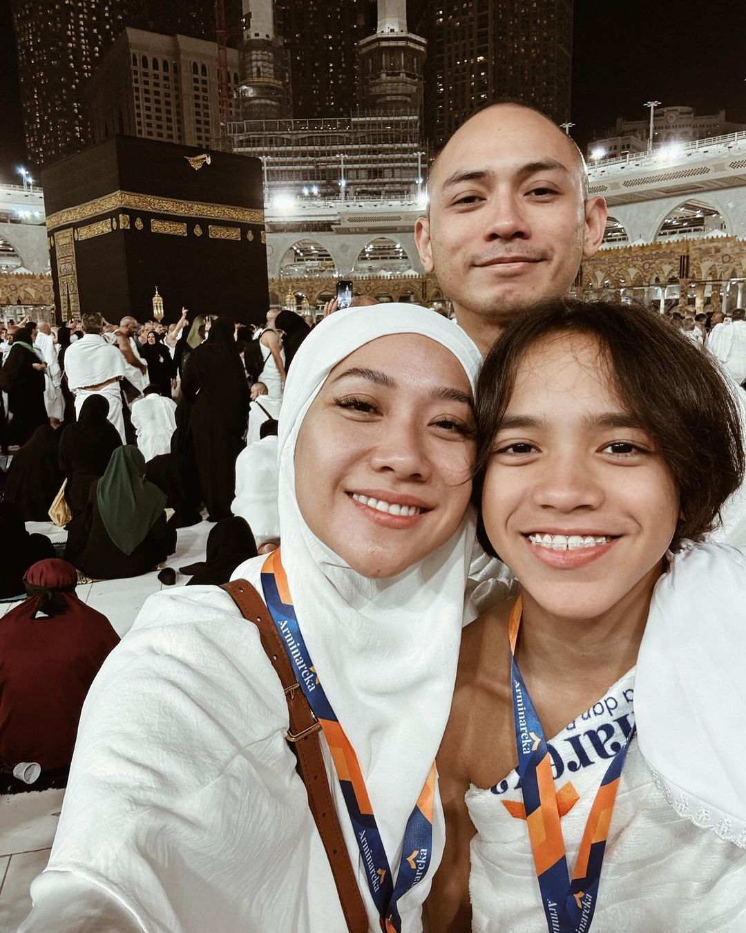 Tiko Aryawardhana Temani BCL Badal Umrah untuk Ashraf Sinclair [Instagram]