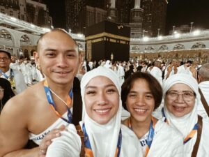 BCL dan Tiko Aryawardhana umrah di malam tahun baru 2024. [Instagram BCL]