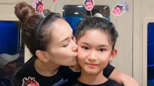 Ayu Ting Ting dan Umi Kalsum [Instagram]