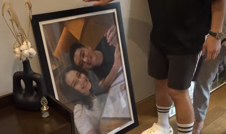 Boy William Pajang Foto Ayu Ting Ting [YouTube]
