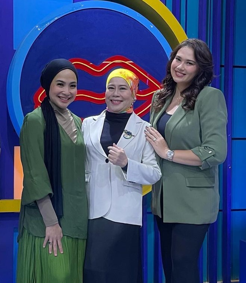 Dewi Yull Suvenir Pangeran Abdul Mateen [Instagram]