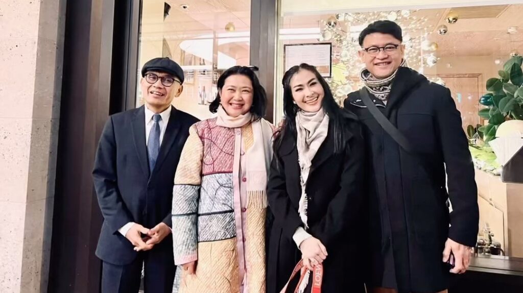 Iis Dahlia dan Dubes di London [Instagram]