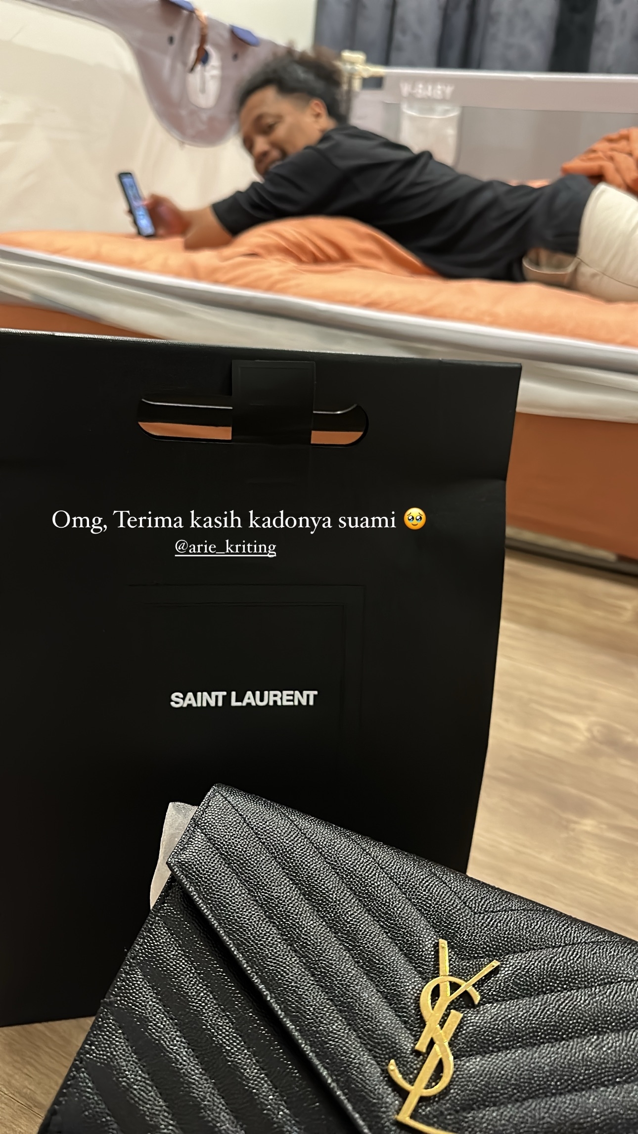 Indah Permatasari Dapat Kado Anniversary dari Arie Kriting [Instagram]