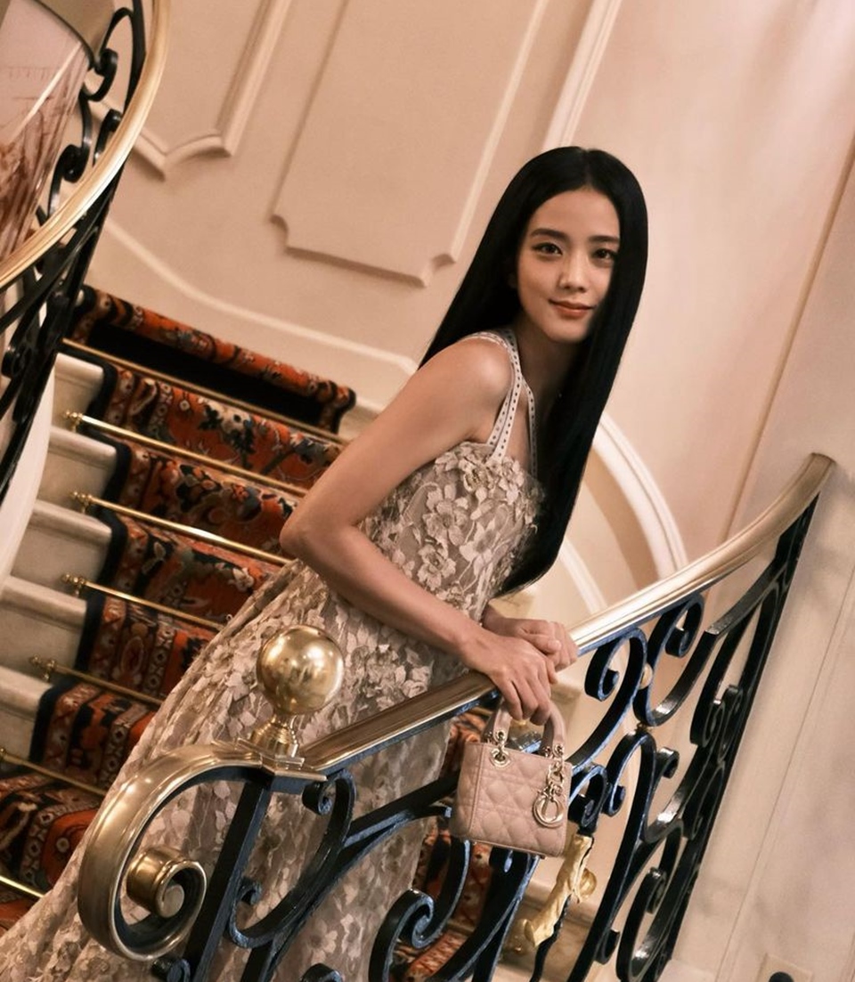 Bahagia Ala Jisoo BLACKPINK [Instagram]