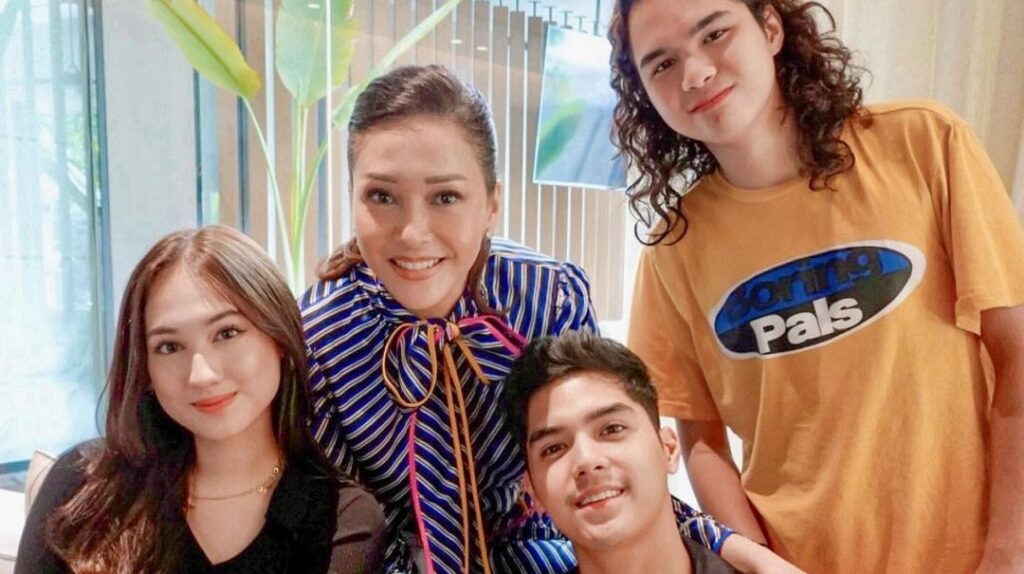 Laura Moane Pacar Al Ghazali [YouTube]