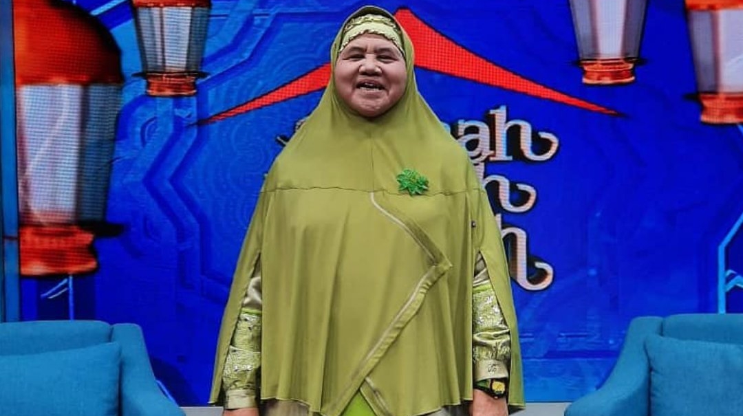 Mamah Dedeh Tampol Tangan Jamaah [Instagram]