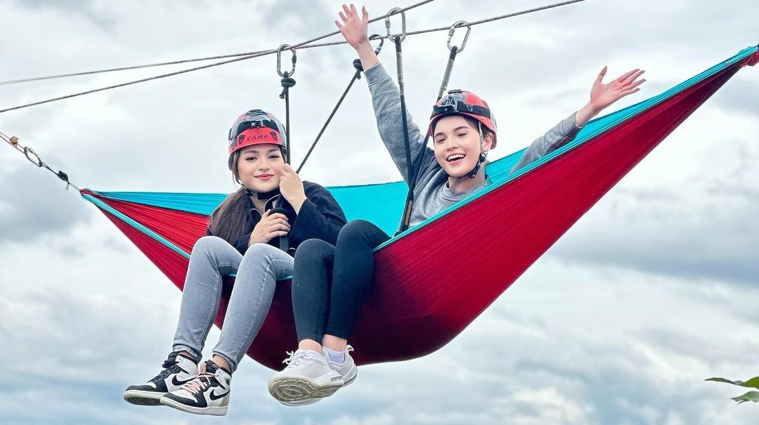Nathalie Holscher Hammocking di Tebing Gunung Hawu [Instagram]