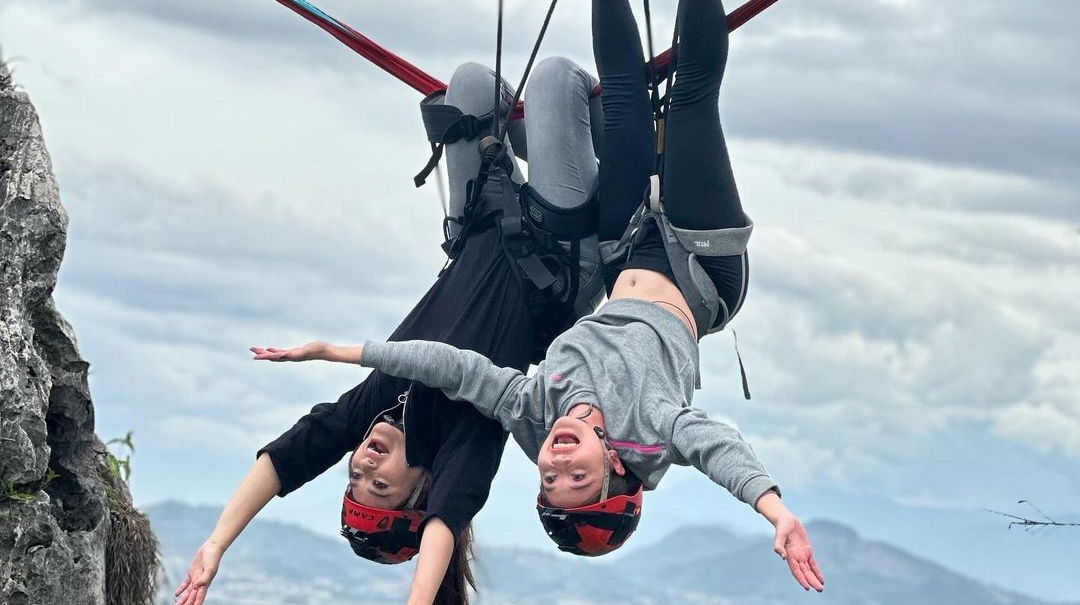Nathalie Holscher Foto di Ketinggian Tebing Gunung Hawu [Instagram]