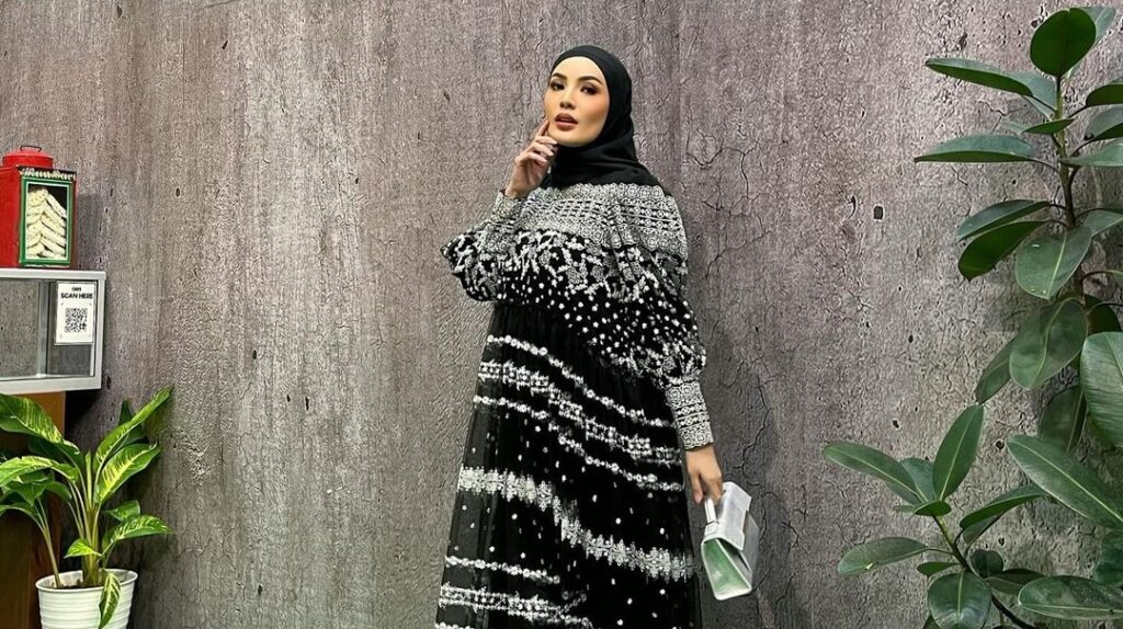 Penampilan Berhijab Nindy Ayunda Dipuji Rekan Artis [Instagram]