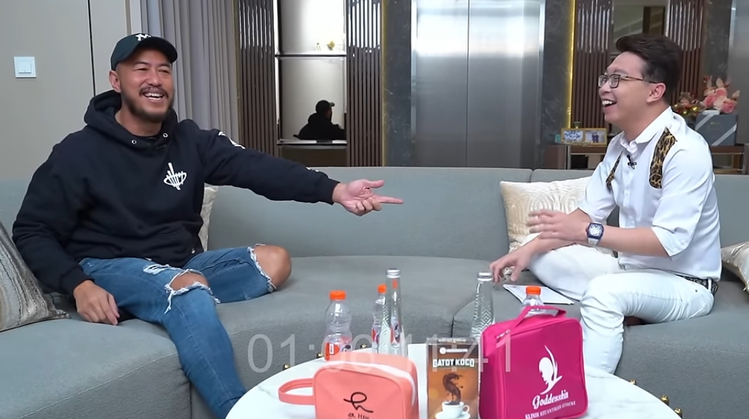 Pandji Pragiwaksono Ngobrol bareng dr. Richard Lee [YouTube]