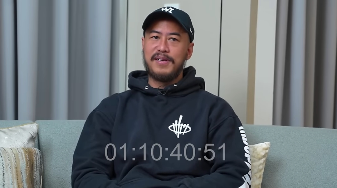 Pandji Pragiwaksono Ceritakan Karier Stand Up Comedy di Amerika [YouTube]