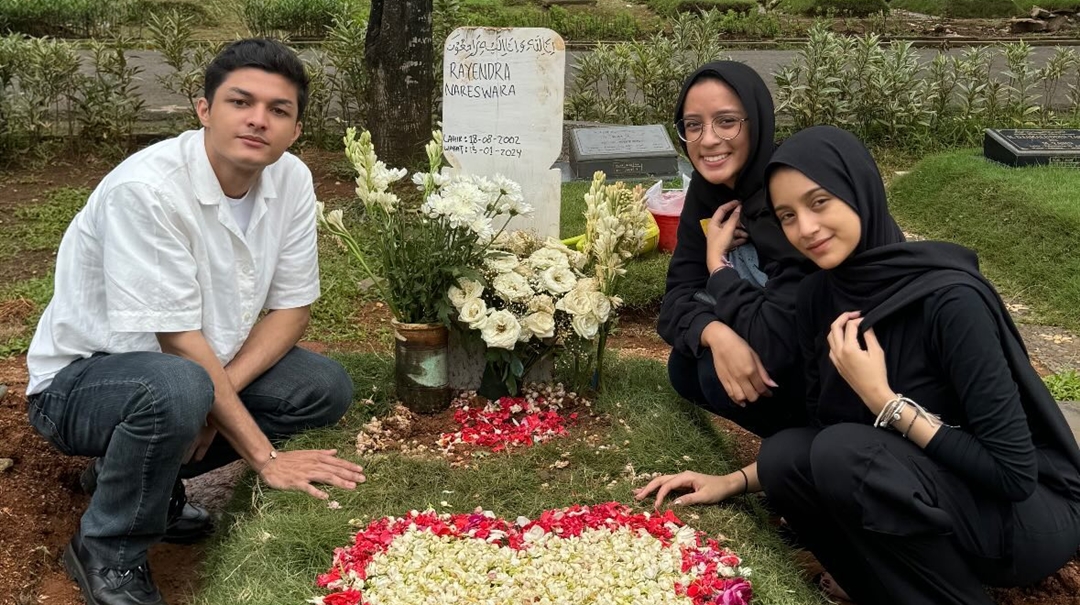 Kaneishia Yusuf Kunjungi Makam Rayendra Nareswara [Instagram Story]
