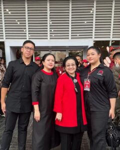 Megawati Soekarnoputri bersama Puan Maharani. [Instagram] 