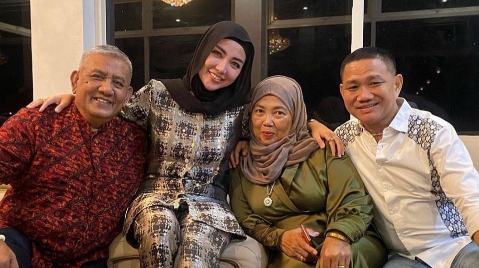Bella Shofie Tak Bisa Lihat Jenazah Ibu [Instagram]