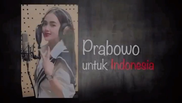 Clara Gopa Bikin Lagu untuk Prabowo