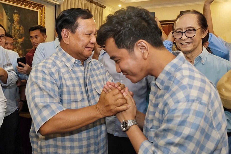 Gibran Rakabuming Menang Digendong Mayor Teddy [Instagram]