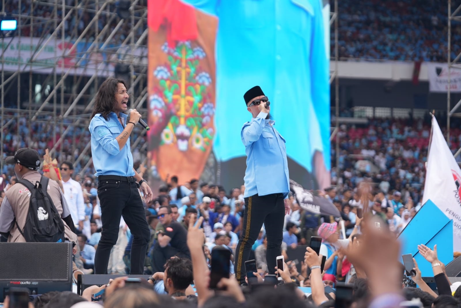 Dewa 19 Tutup Kampanye Akbar Prabowo-Gibran di GBK [dok.]