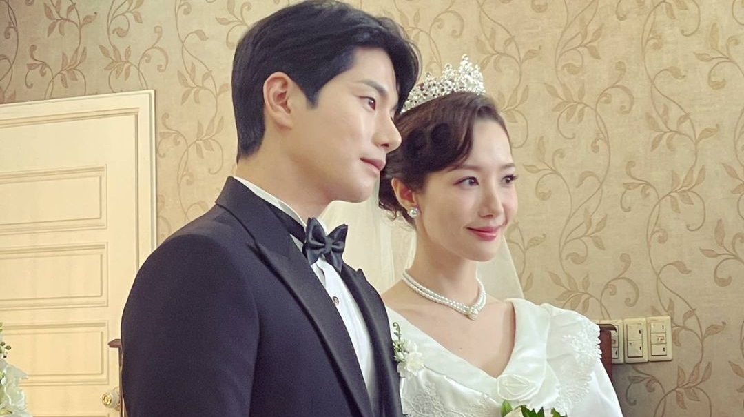 Lee Yi Kyung di Drama "Marry My Husband"