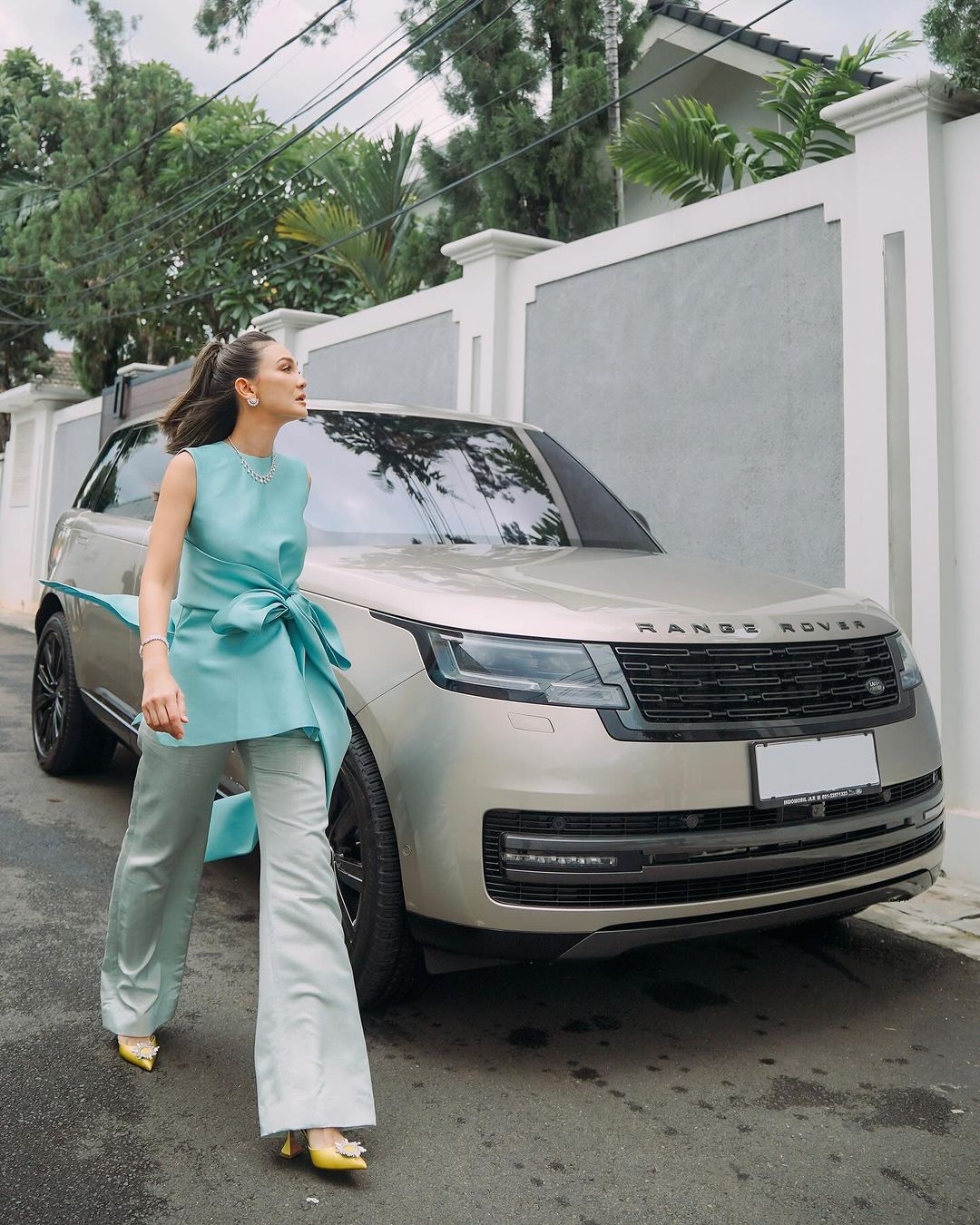 Mobil Luna Maya [Instagram]