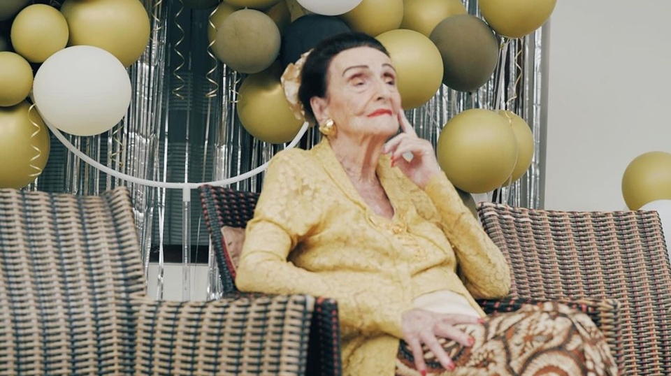 Kecantikan Nenek Sharena Delon [Instagram]