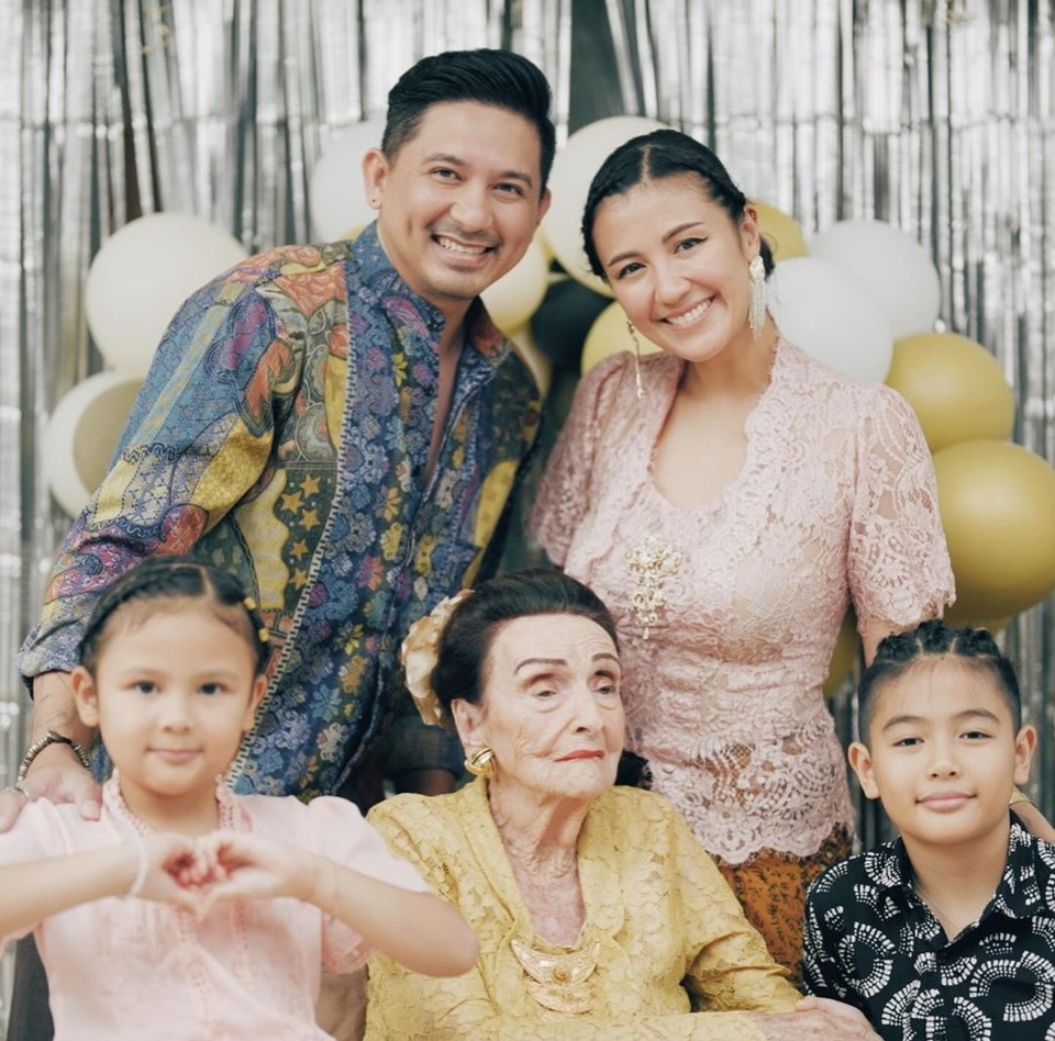 Kecantikan Nenek Sharena Delon [Instagram]