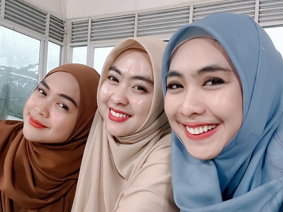 Oki Setiana Dewi dengan Shindy dan Ria Ricis