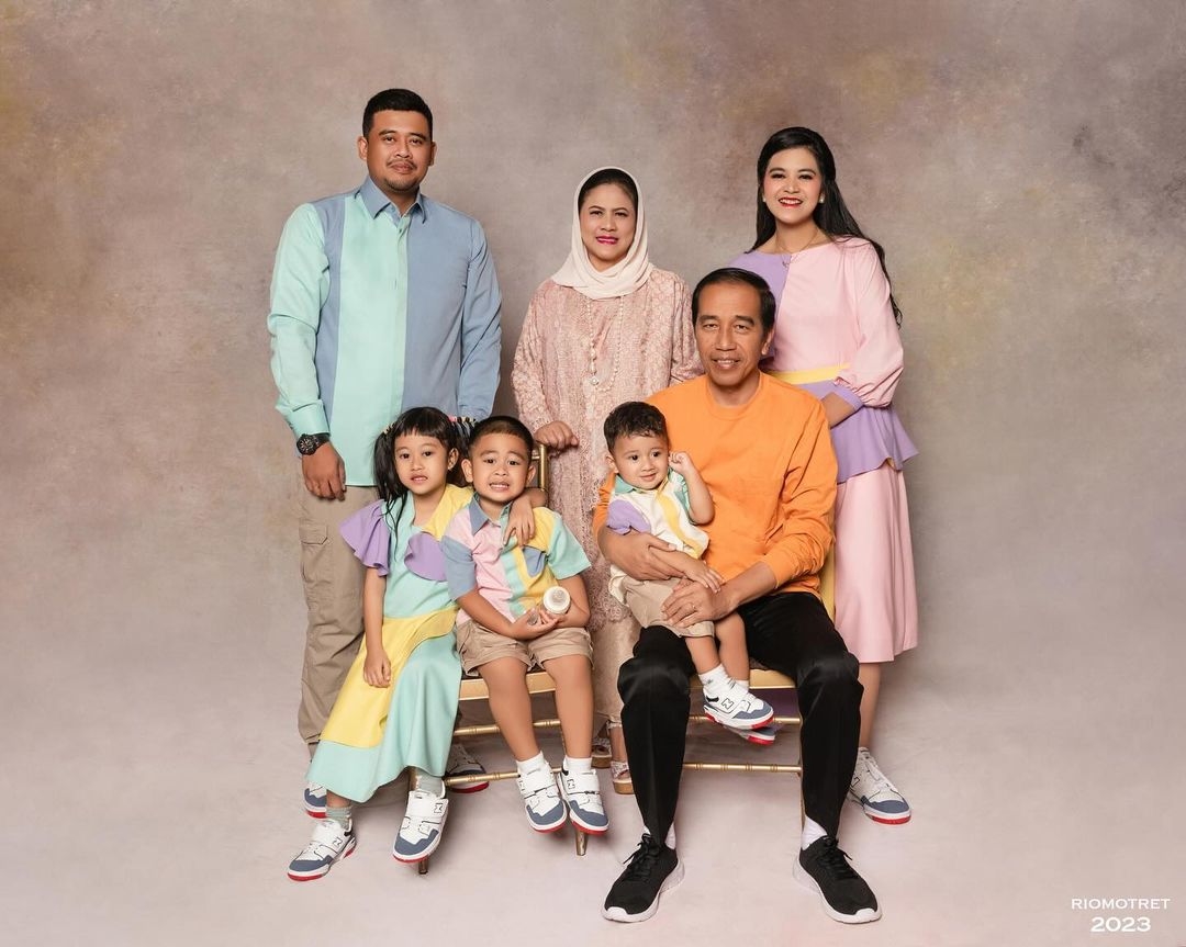 Potret Keluarga Bobby Nasution dan Kahiyang Ayu [Instagram]