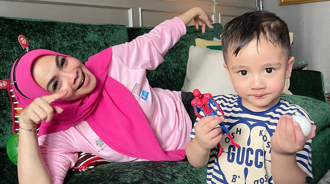 Mama Rieta Amilia bareng Rayyanza